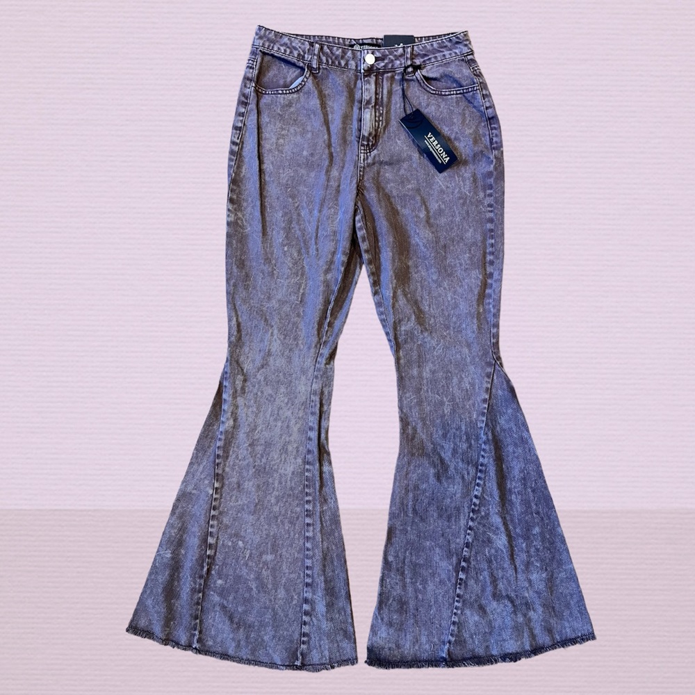 Versona Modern Fit Flare Leg Jeans Size 6 NWT